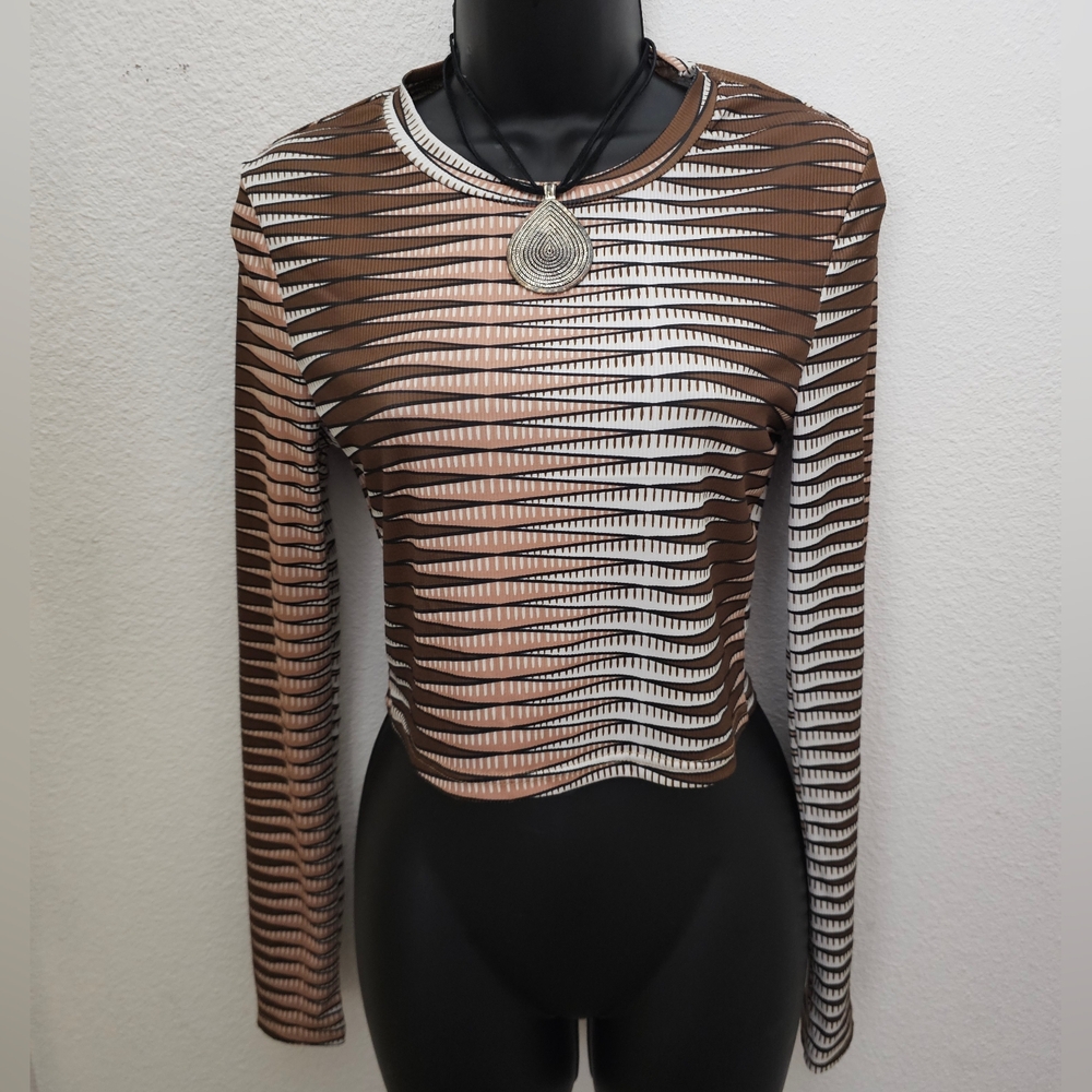 Striped Long Sleeve Crop Top - Picture 2 of 6